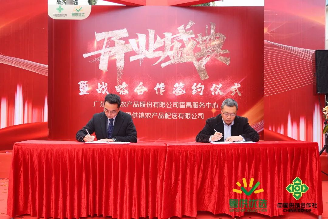 现场签署战略合作协议2.jpg